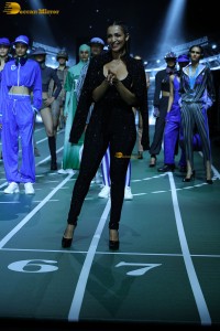 Malaika Arora ramp walk in a black dress