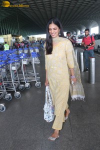 actress malavika mohanan pretty looks in a yellow salwar