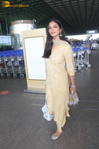 actress malavika mohanan pretty looks in a yellow salwar