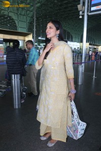 actress malavika mohanan pretty looks in a yellow salwar