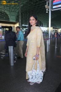 actress malavika mohanan pretty looks in a yellow salwar