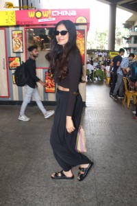 actress Malavika Mohanan ravishing in a black dress