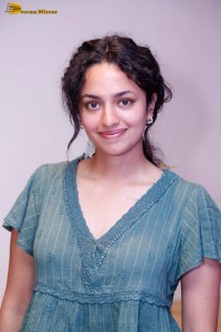 actress malvika nair photoshoot in a green top