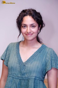 actress malvika nair photoshoot in a green top