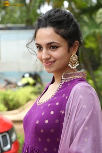 indian actress malvika nair in a dark pink salwar kameez dress
