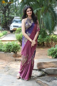 beauty queen and actress Manasa Varanasi beautiful photo shoot