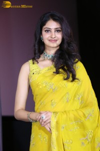 actress Manasa Varanasi beautiful in a yellow saree