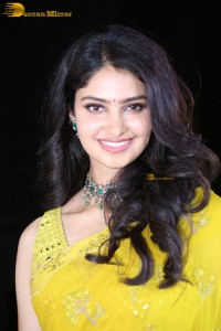 actress Manasa Varanasi beautiful in a yellow saree