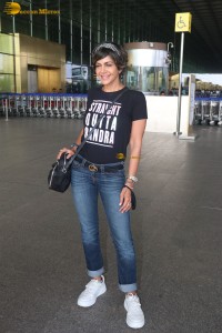 Indian anchor and actress Mandira Bedi cute in a black t-shirt at mumbai airport