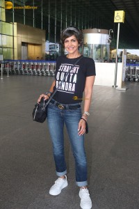 Indian anchor and actress Mandira Bedi cute in a black t-shirt at mumbai airport