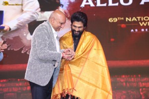 Mangalavaram Pre-Release Function attended by Payal Rajput, Ajay Bhupathi, Dil Raju, Nimmagadda Prasad, and Allu Arjun