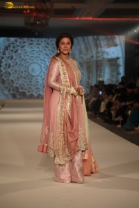 Sonali Bendre, Hina Khan, Tripti Dimri, and Kartik Aaryan walk the ramp for Manish Malhotra at the Namo Bharat event