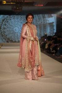 Sonali Bendre, Hina Khan, Tripti Dimri, and Kartik Aaryan walk the ramp for Manish Malhotra at the Namo Bharat event