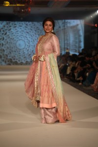 Sonali Bendre, Hina Khan, Tripti Dimri, and Kartik Aaryan walk the ramp for Manish Malhotra at the Namo Bharat event