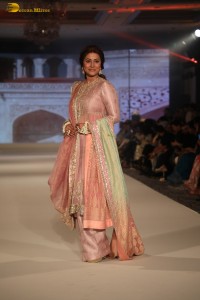 Sonali Bendre, Hina Khan, Tripti Dimri, and Kartik Aaryan walk the ramp for Manish Malhotra at the Namo Bharat event