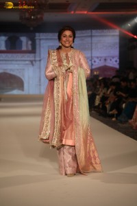 Sonali Bendre, Hina Khan, Tripti Dimri, and Kartik Aaryan walk the ramp for Manish Malhotra at the Namo Bharat event