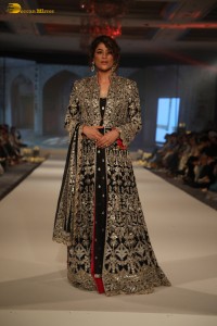 Sonali Bendre, Hina Khan, Tripti Dimri, and Kartik Aaryan walk the ramp for Manish Malhotra at the Namo Bharat event