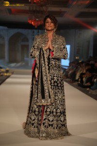 Sonali Bendre, Hina Khan, Tripti Dimri, and Kartik Aaryan walk the ramp for Manish Malhotra at the Namo Bharat event