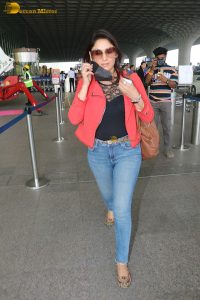 actress Manjari Fadnis stylish at mumbai airport