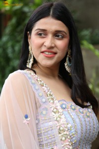 actress mannara chopra photoshoot