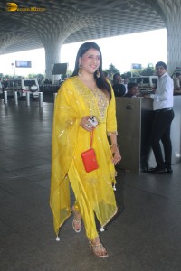 actress Mannara Chopra cute in a yellow salwar dress