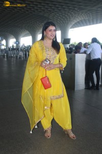actress Mannara Chopra cute in a yellow salwar dress