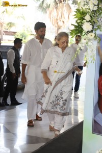 Manoj Kumar’s Prayer Meet attended by Aamir Khan, Jaya Bachchan, Esha Deol, and Prem Chopra