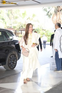 Manoj Kumar’s Prayer Meet attended by Aamir Khan, Jaya Bachchan, Esha Deol, and Prem Chopra