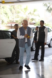 Manoj Kumar’s Prayer Meet attended by Aamir Khan, Jaya Bachchan, Esha Deol, and Prem Chopra