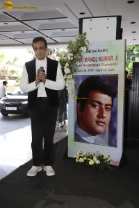 Manoj Kumar’s Prayer Meet attended by Aamir Khan, Jaya Bachchan, Esha Deol, and Prem Chopra