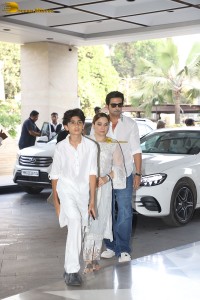 Manoj Kumar’s Prayer Meet attended by Aamir Khan, Jaya Bachchan, Esha Deol, and Prem Chopra