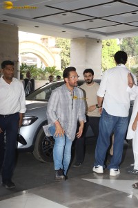 Manoj Kumar’s Prayer Meet attended by Aamir Khan, Jaya Bachchan, Esha Deol, and Prem Chopra
