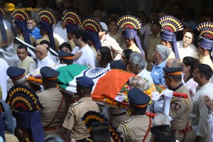 Bollywood star Manoj Kumar's Final Journey attended by Amitabh Bachchan, Dharmendra, Prem Chopra, and others