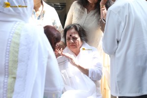 Bollywood star Manoj Kumar's Final Journey attended by Amitabh Bachchan, Dharmendra, Prem Chopra, and others