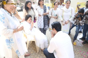 Bollywood star Manoj Kumar's Final Journey attended by Amitabh Bachchan, Dharmendra, Prem Chopra, and others