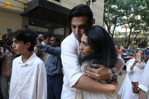 Bollywood star Manoj Kumar's Final Journey attended by Amitabh Bachchan, Dharmendra, Prem Chopra, and others