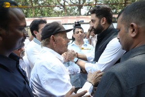 Bollywood star Manoj Kumar's Final Journey attended by Amitabh Bachchan, Dharmendra, Prem Chopra, and others