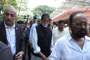 Bollywood star Manoj Kumar's Final Journey attended by Amitabh Bachchan, Dharmendra, Prem Chopra, and others