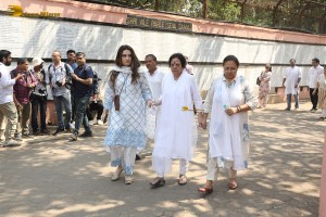 Bollywood star Manoj Kumar's Final Journey attended by Amitabh Bachchan, Dharmendra, Prem Chopra, and others