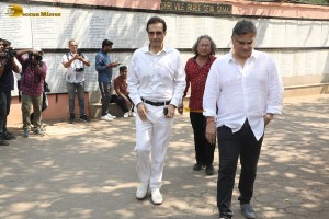 Bollywood star Manoj Kumar's Final Journey attended by Amitabh Bachchan, Dharmendra, Prem Chopra, and others