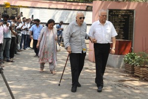 Bollywood star Manoj Kumar's Final Journey attended by Amitabh Bachchan, Dharmendra, Prem Chopra, and others