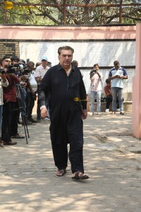 Bollywood star Manoj Kumar's Final Journey attended by Amitabh Bachchan, Dharmendra, Prem Chopra, and others