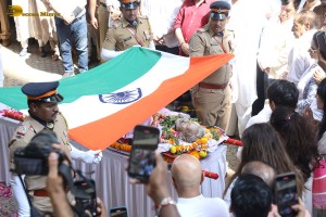 Bollywood star Manoj Kumar's Final Journey attended by Amitabh Bachchan, Dharmendra, Prem Chopra, and others
