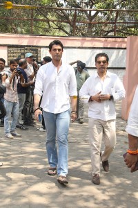 Bollywood star Manoj Kumar's Final Journey attended by Amitabh Bachchan, Dharmendra, Prem Chopra, and others