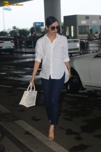 miss world and actress Manushi Chhillar casual look at the airport