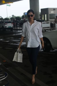 miss world and actress Manushi Chhillar casual look at the airport