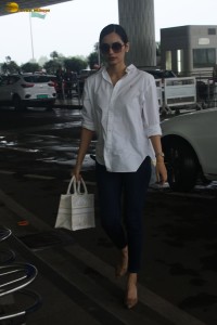 miss world and actress Manushi Chhillar casual look at the airport