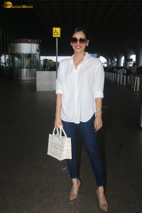 miss world and actress Manushi Chhillar casual look at the airport