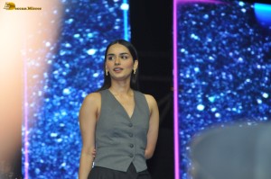 actress Manushi Chhillar hot looks in a sleeveless jacket