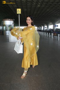 actress and former miss world manushi chhillar looking gorgeous in a yellow salwar